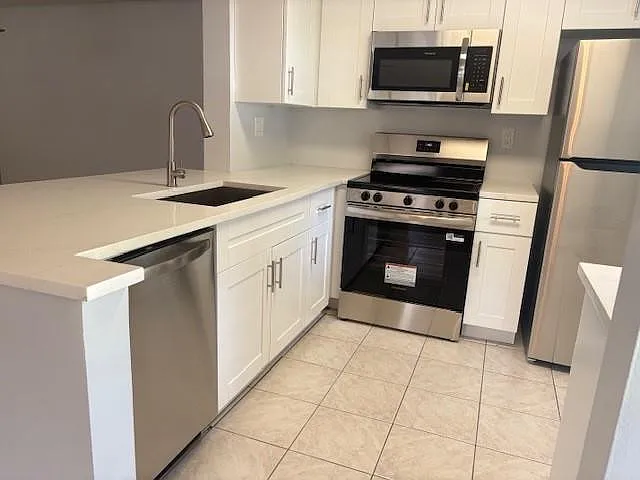 606 Gardens Dr — Photo 4