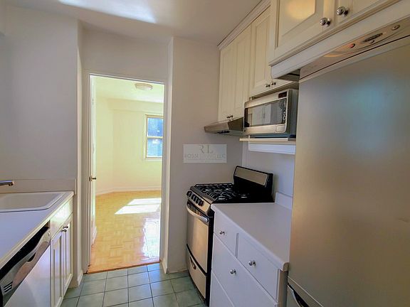 5th image of 15 Charles St APT 5D