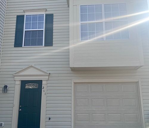 3rd image of 211 Clint Ln