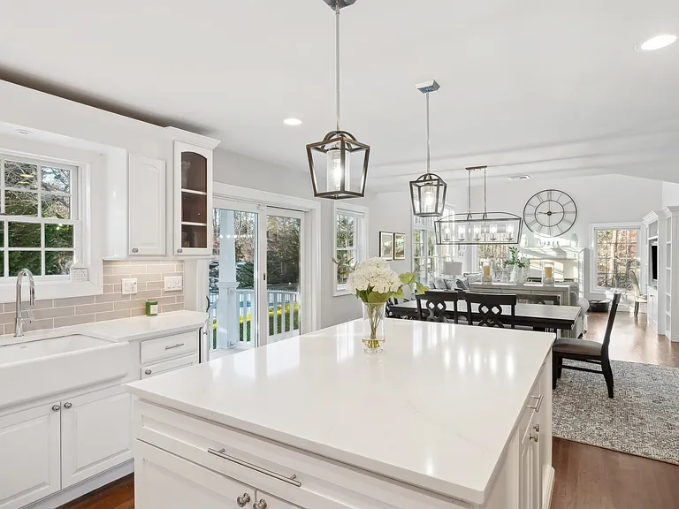 47 Bathing Beach Rd — Photo 5