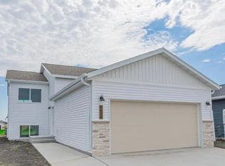 6606 68th Ave S, Horace, ND