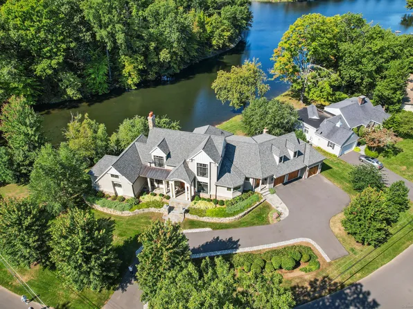 61 Waterside Lane, West Hartford, CT 06107