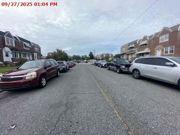 Exterior Neighborhood (street photo)