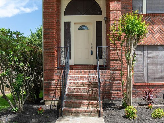 3rd image of 2711 Leroy St