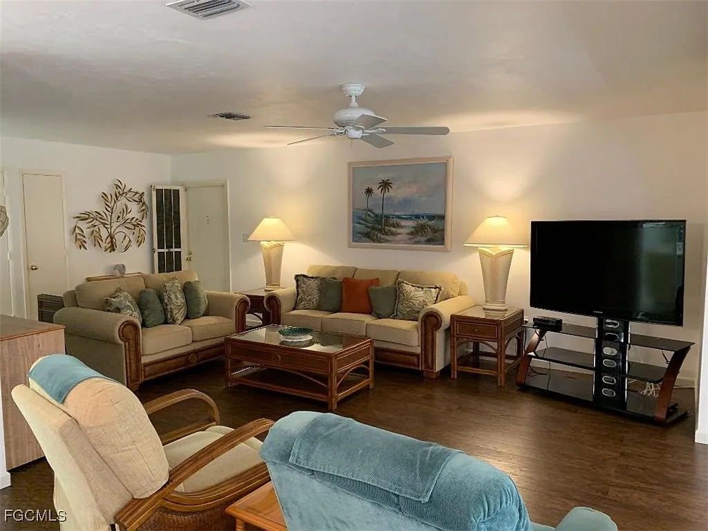 2 bed, 2.0 bath, 1378 sqft, $2,200 — Photo 2