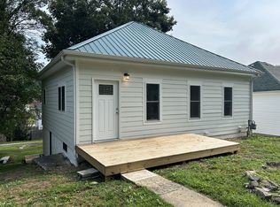 11 Maple St, Glouster, OH 45732