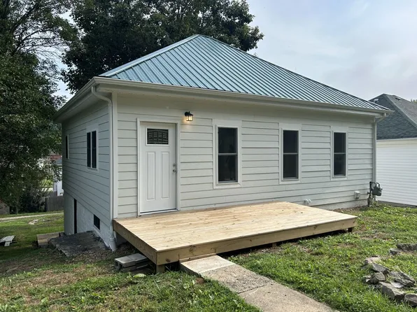 11 Maple St, Glouster, OH 45732