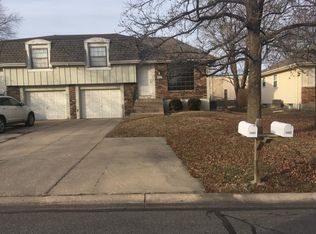 1406 E Willow Dr, Olathe, KS 66062