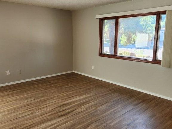 3rd image of 7105 Vivian Dr NE