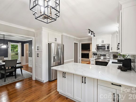 5th image of 4029 Cyprus Ct