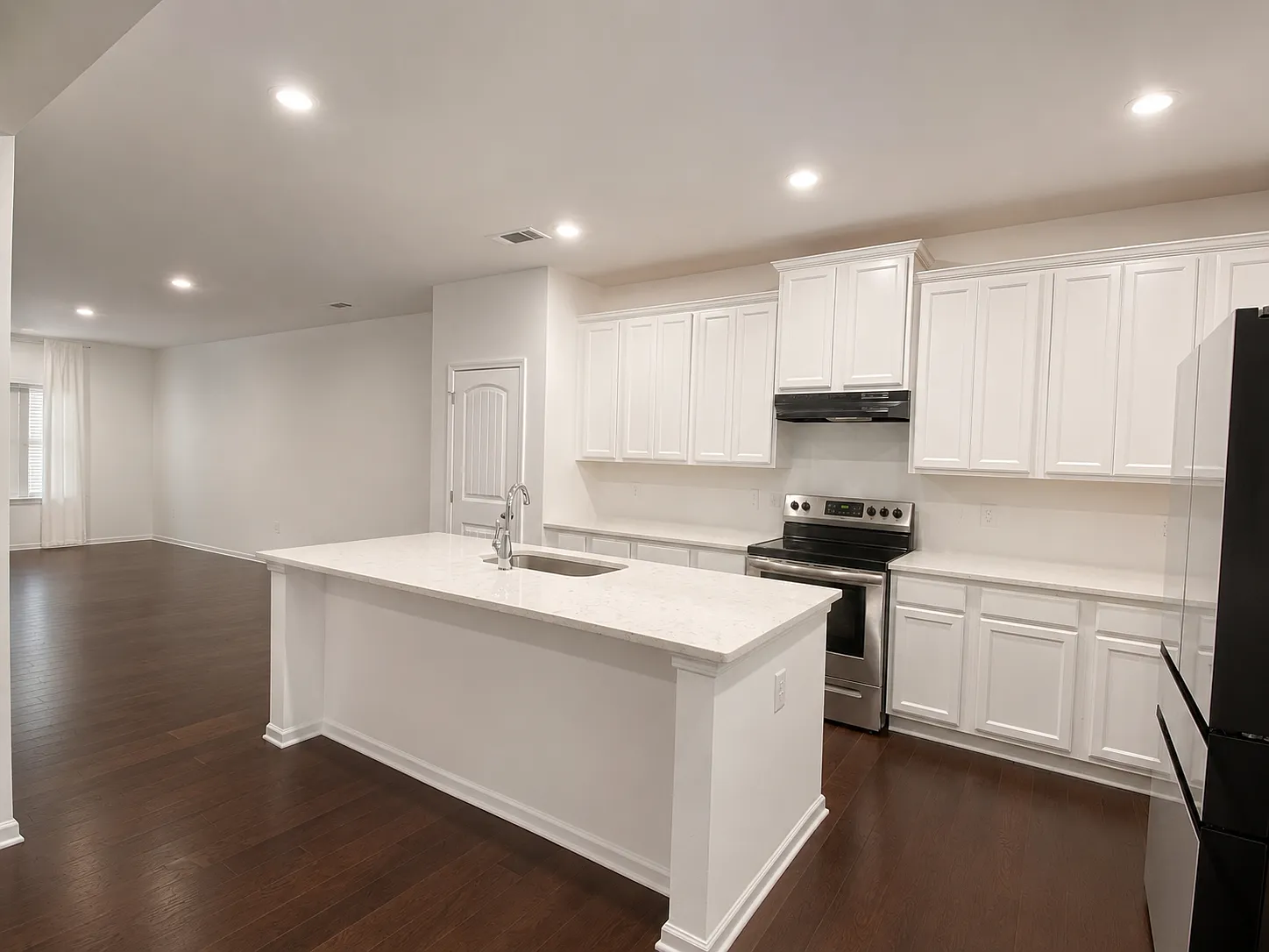3 bed, 2.5 bath, 2072 sqft, $2,450 — Photo 2