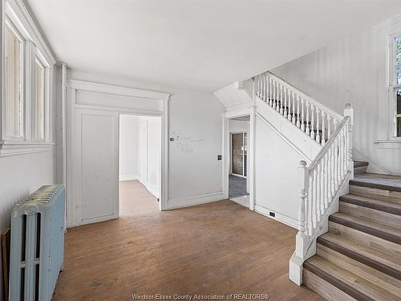 5th image of 3770 Sandwich St