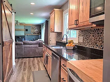 4 bed, 2600 sqft, $2,750 — Photo 2
