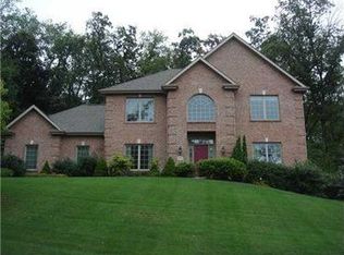 2997 Woodhaven Dr, Glenshaw, PA 15116