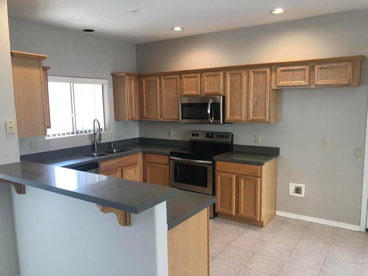 2 bed, 1284 sqft, $2,200 — Photo 2