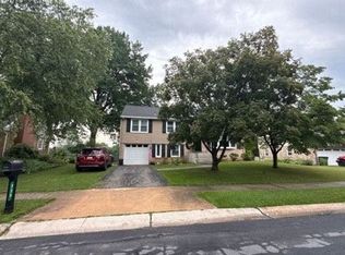 335 Folkstone Way, York, PA 17402