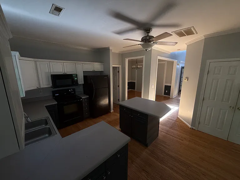 1614 Spandril Ln — Photo 3