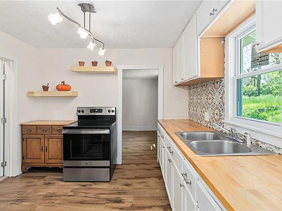 2nd image of 3009 E 60th St