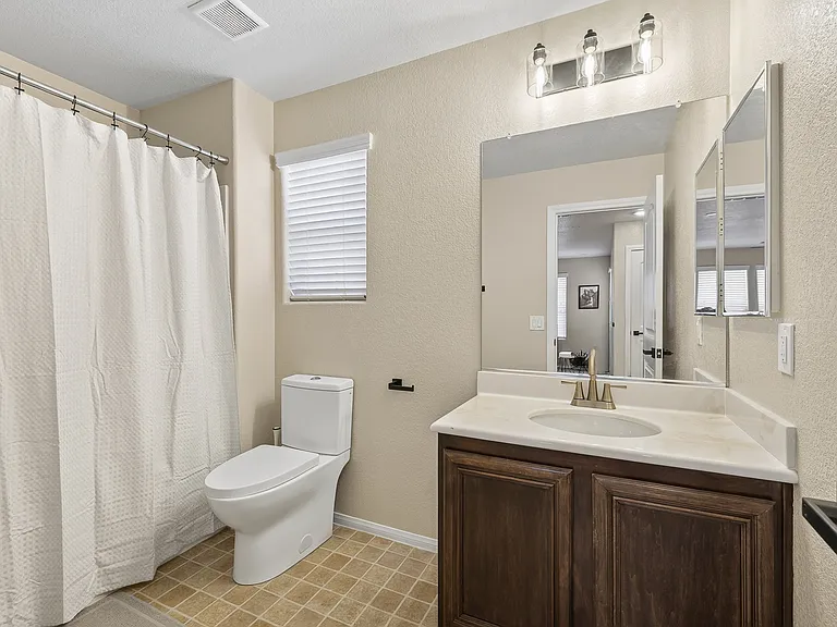 10847 Iona Island Ave — Photo 20