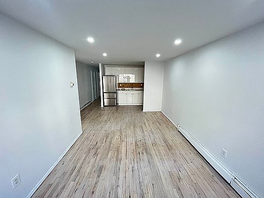 2nd image of 912 Gates Ave #3