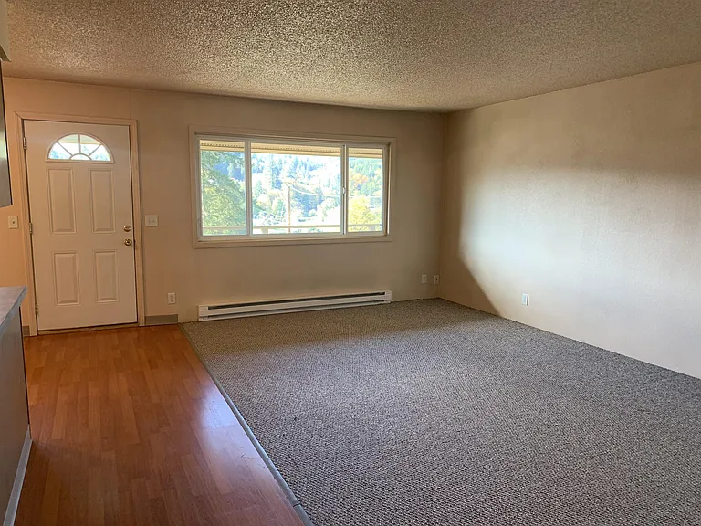 725 NW Pine St #3 — Photo 9