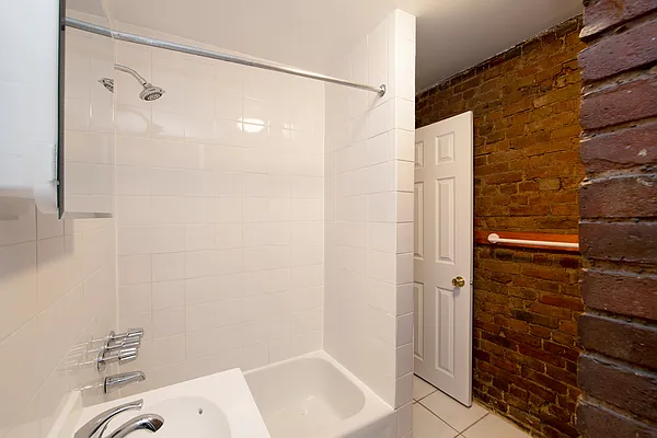 Rented by R New York | media 23