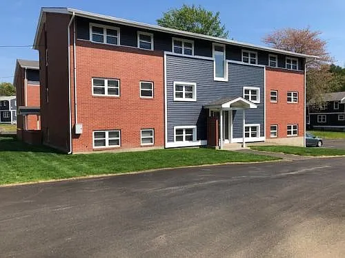 North East Apartment Community — Photo 10
