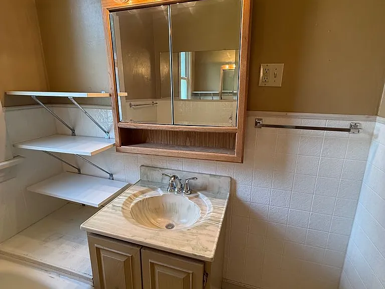 721 E Kemp Ave — Photo 11