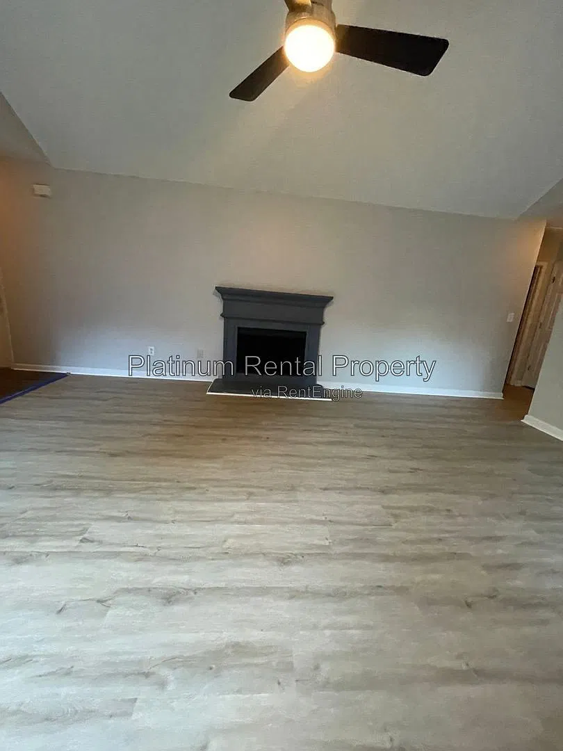 3 bed, 2.0 bath, 1345 sqft, $1,595 — Photo 4