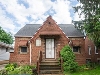 7811 Snow Rd, Parma, OH, 44129