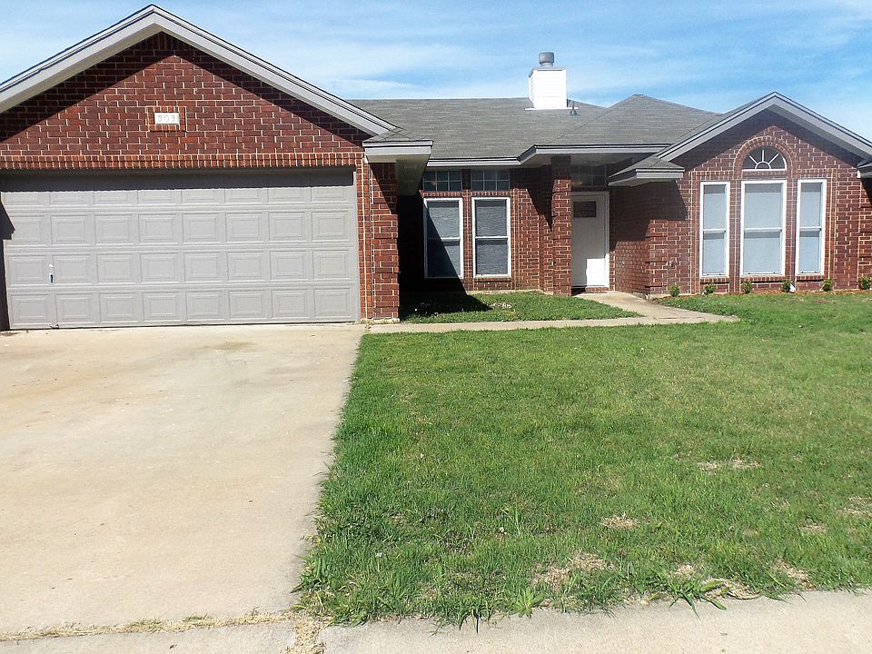 1st image of 903 Ballard Dr