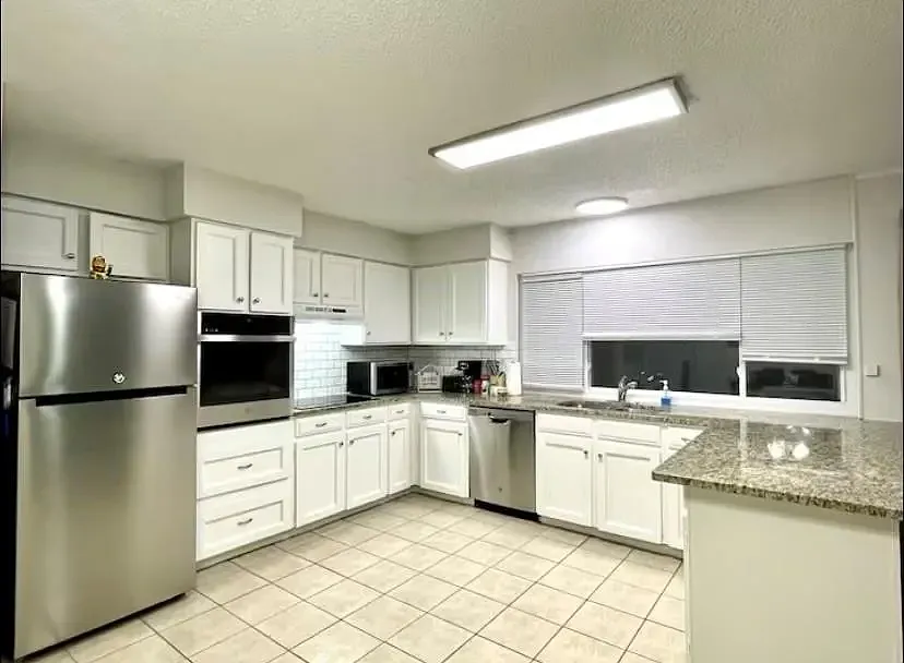 3 bed, 1403 sqft, $1,950 — Photo 2