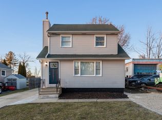 1418 North Ave, Aurora, IL 60505