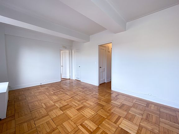 5th image of 215 W 83rd St APT 12G