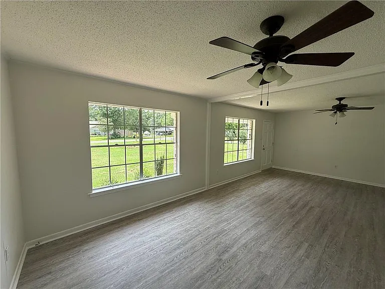 7662 Simmons Dr — Photo 4