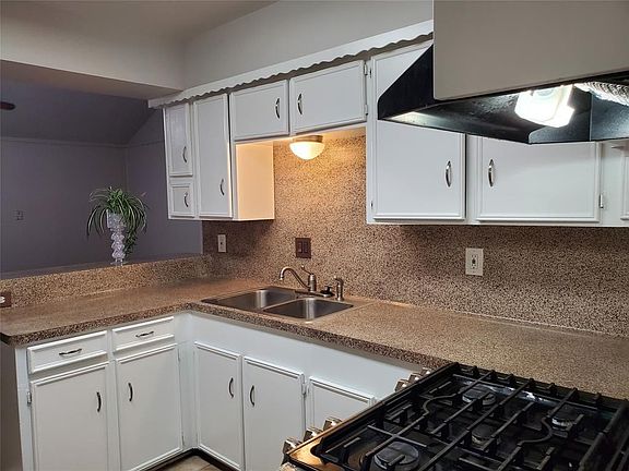 5th image of 5305 Woodville Ln