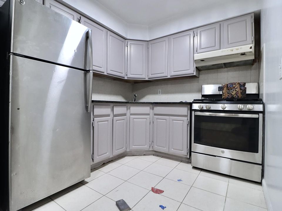 1st image of 6759 Metropolitan Ave #3RIGHT