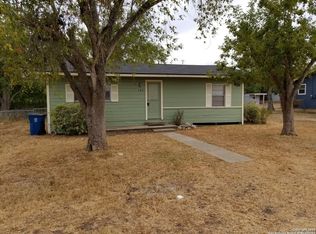 103 Sylvester St, Poth, TX 78147