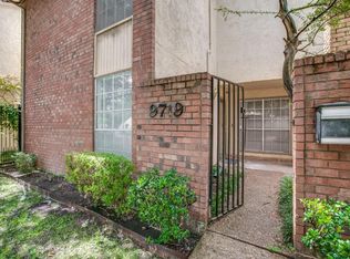 9719 Smokefeather Ln, Dallas, TX 75243