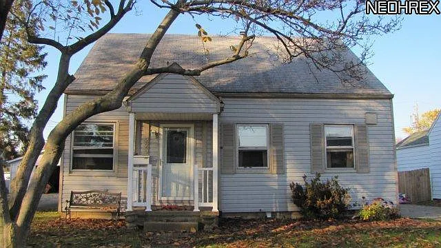 229 Van Buren Ave photo 1