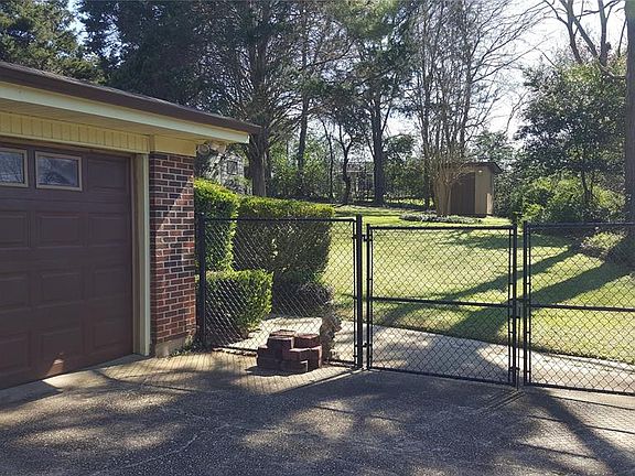 3rd image of 425 Carol Villa Dr
