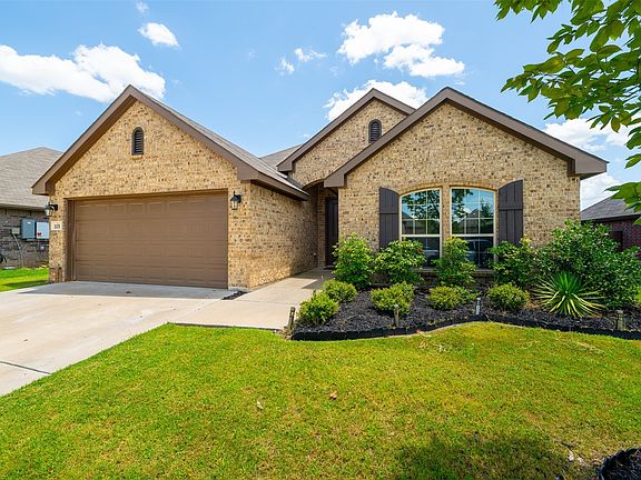 3rd image of 105 Cheryl Dr