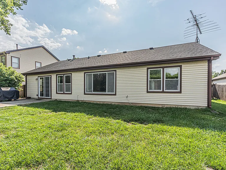 5 Newtown Ct E — Photo 17