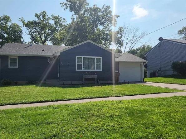 526 East St, Grinnell, IA 50112