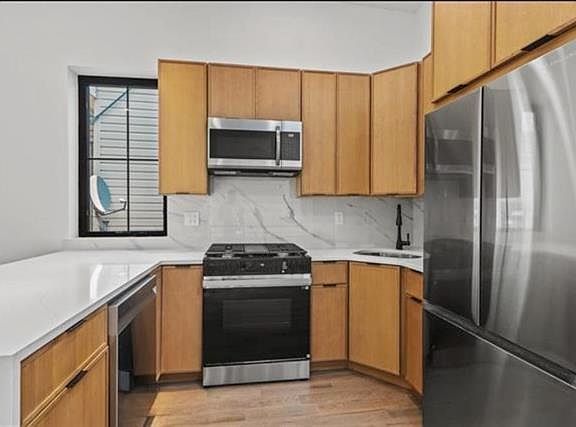 3rd image of 41 47th St Unit 2