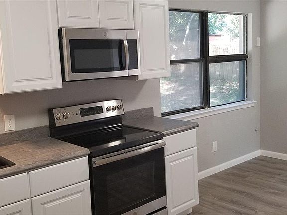 5th image of 904 Blue Springs Dr