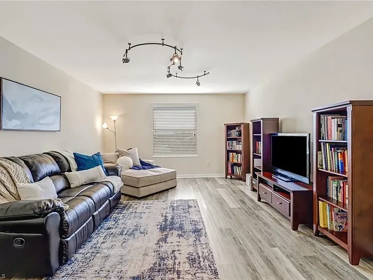 HUGE Bonus Room 2nd Floor
