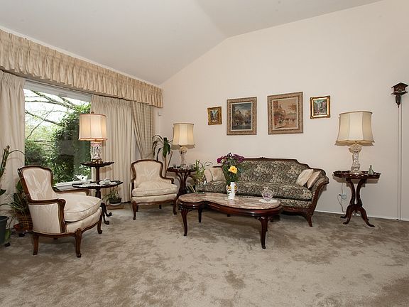 4th image of 44 Abington Ave