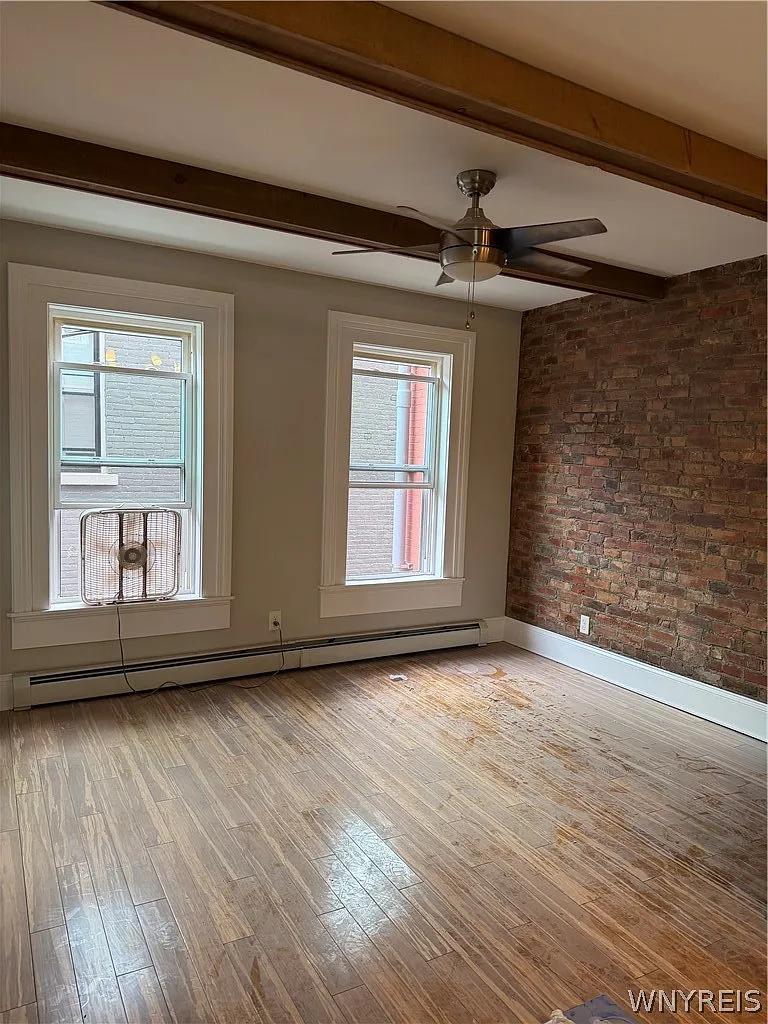 1 bed, 1.0 bath, 632 sqft, $1,050 — Photo 2
