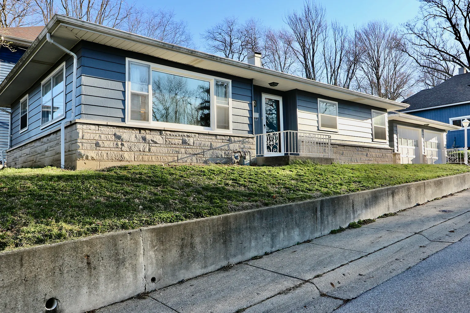 402 Highland Ave photo 1